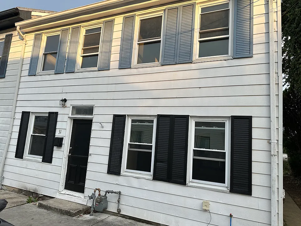 31 W Green St