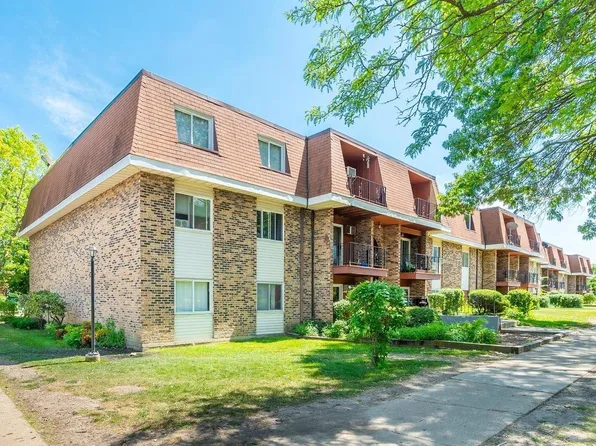 585 Hill Dr, Hoffman Estates, IL