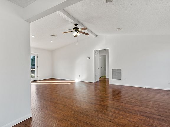 2nd image of 2305 Millgate Rd