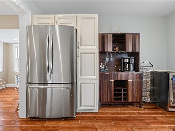 5th image of 9 2nd St