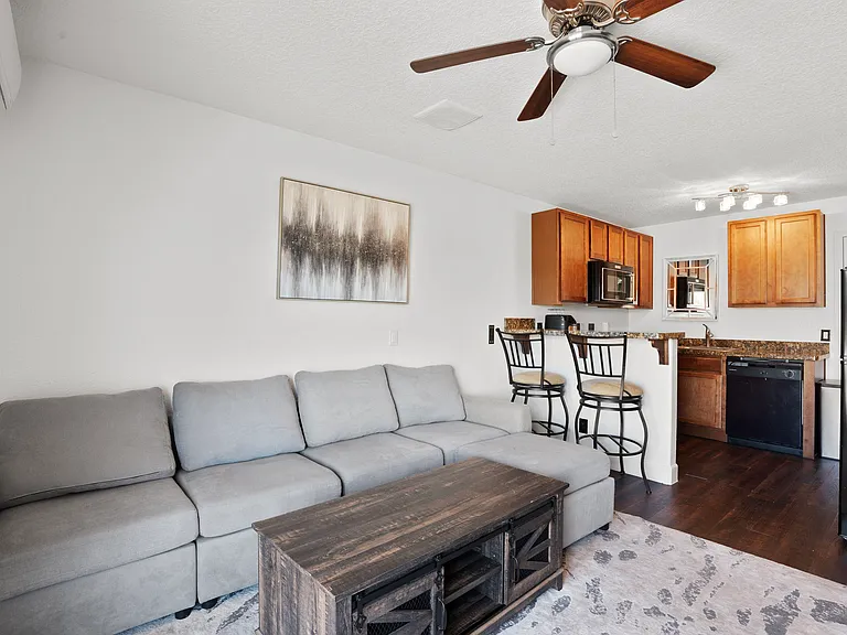 7508 Osuna Rd NE — Photo 2