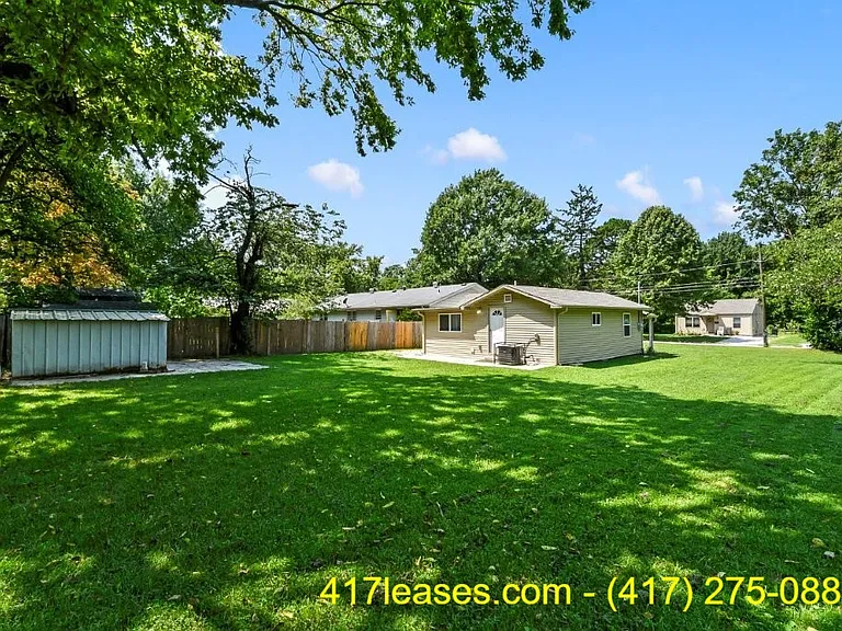 2518 N Weller Ave — Photo 24