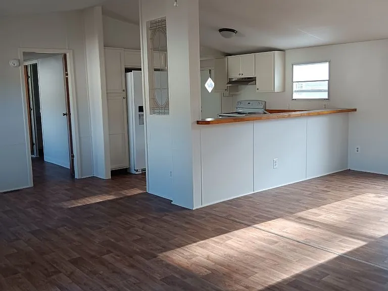 519 W 9th St #B3 — Photo 3