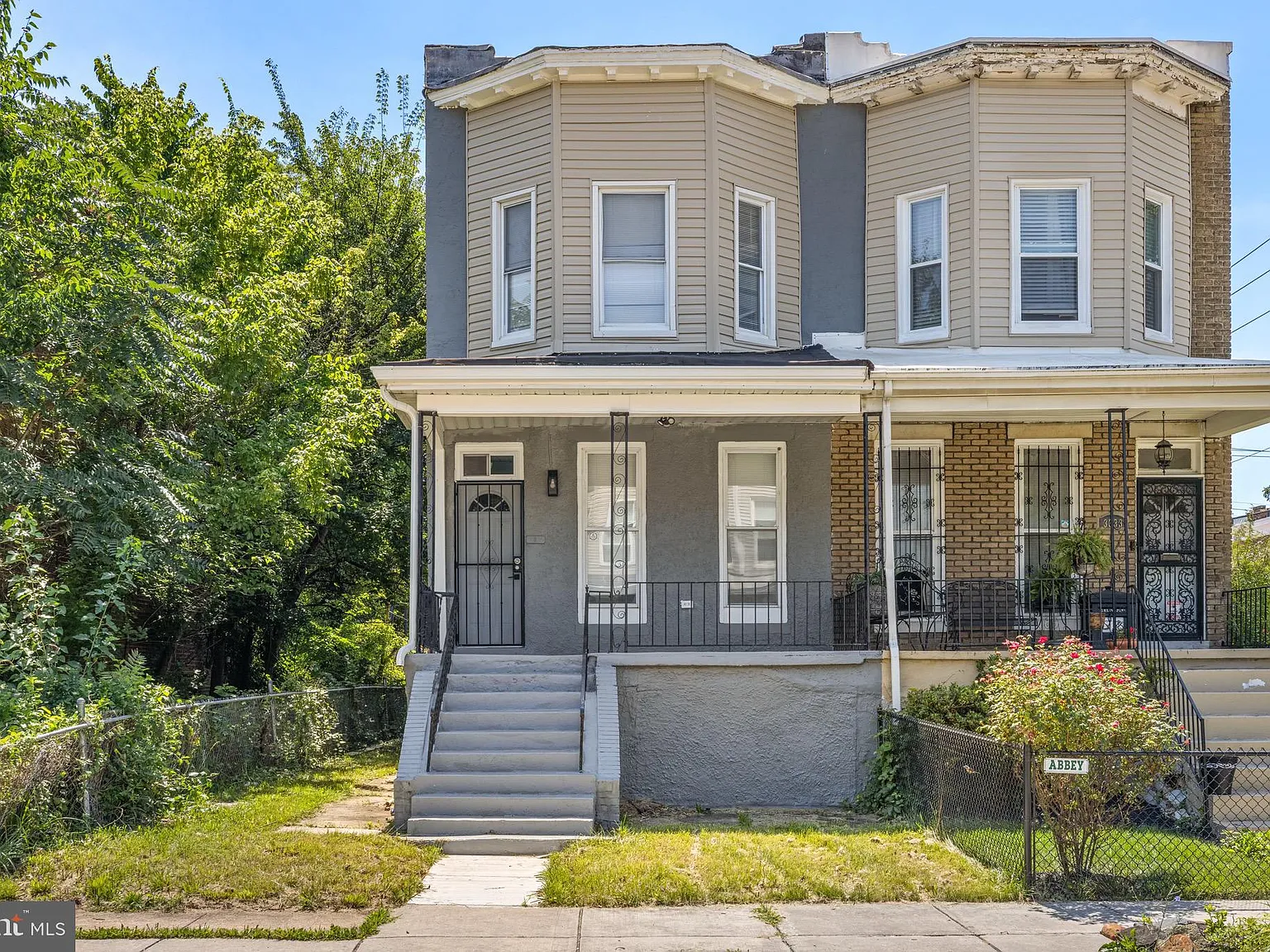 4 bed, 2.5 bath, $2,500 — Photo 2
