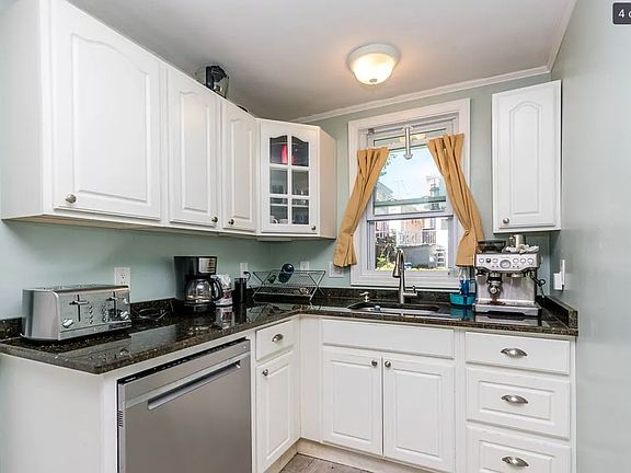4th image of 20 Prescott St #1