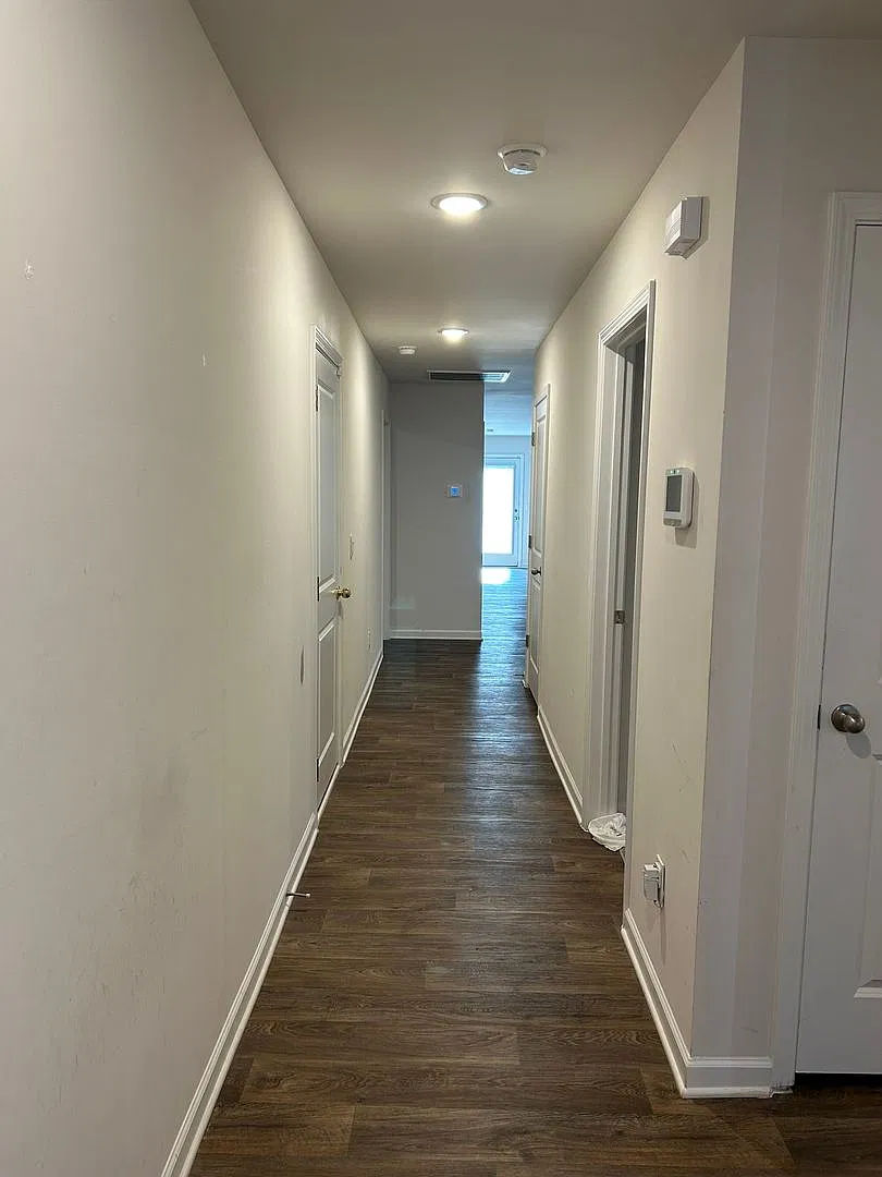 Spacious 4-Bedroom Home with Open Floor Plan and Fenced Backyard — Photo 2