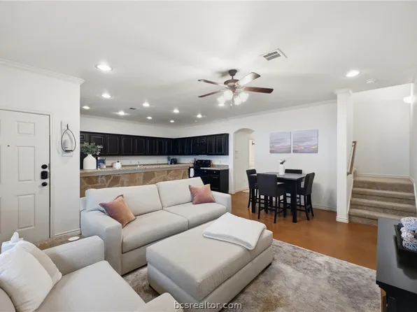 3221 Papa Bear Dr, College Station, TX 77845