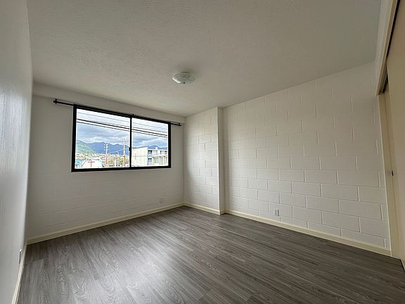 3rd image of 922 Wiliwili St #204