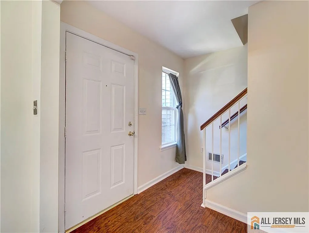 3 bed, 2.5 bath, 1478 sqft, $3,400 — Photo 3