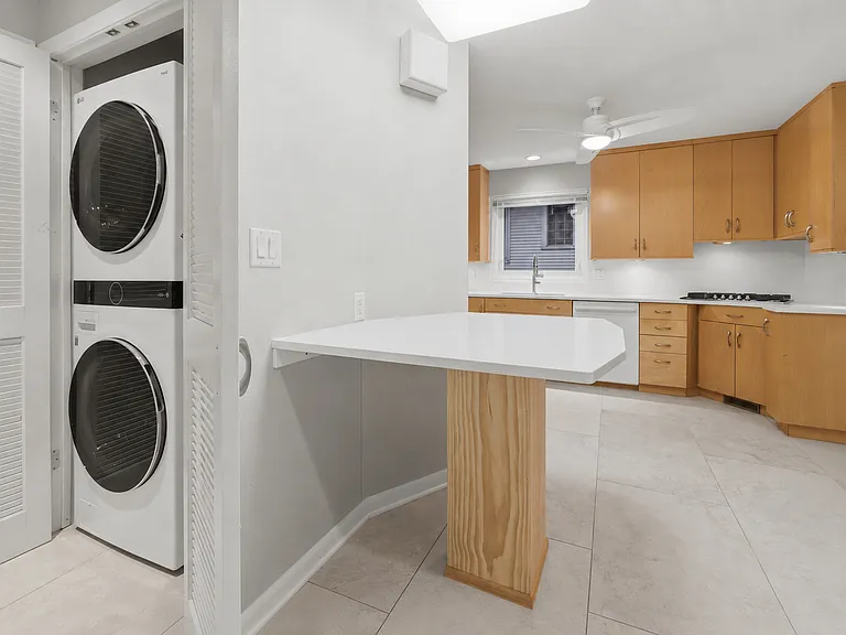 4536 N Larkin St — Photo 11
