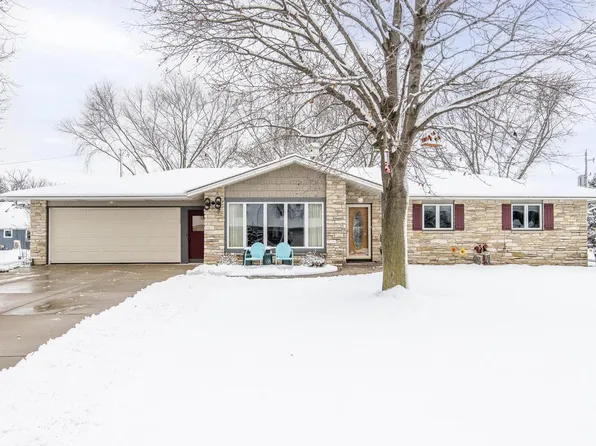 N895 Center STREET, Ixonia, WI 53036