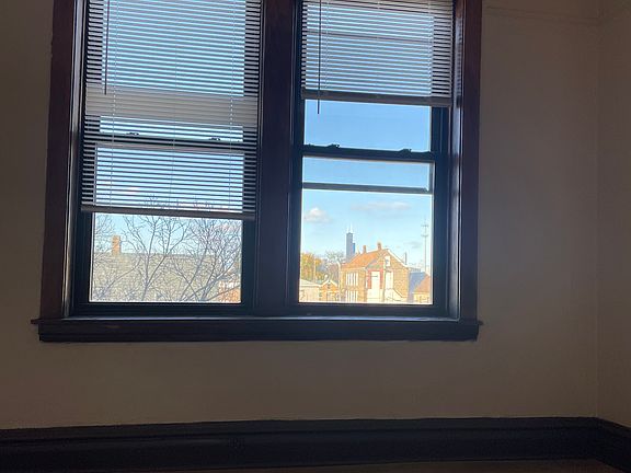 3rd image of 3337 S Lituanica Ave #3R