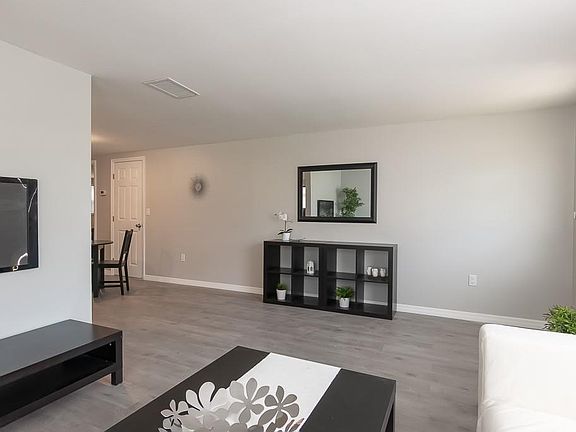 3rd image of 2951 Edgewood Ln