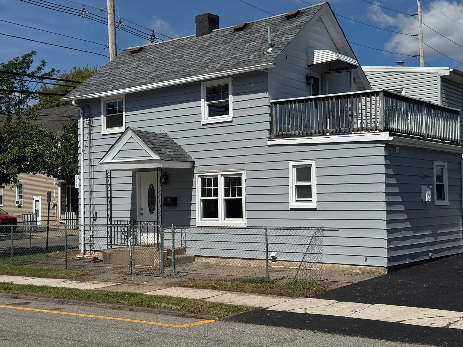 3 bed, 1.5 bath, 992 sqft, $3,200 — Photo 1