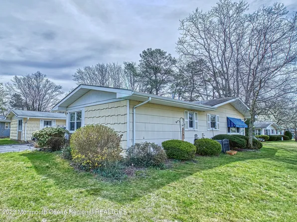 24 Poe Road, Brick, NJ 08724