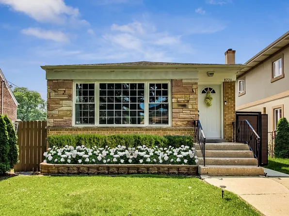 8220 N Oleander Ave, Niles, IL 60714