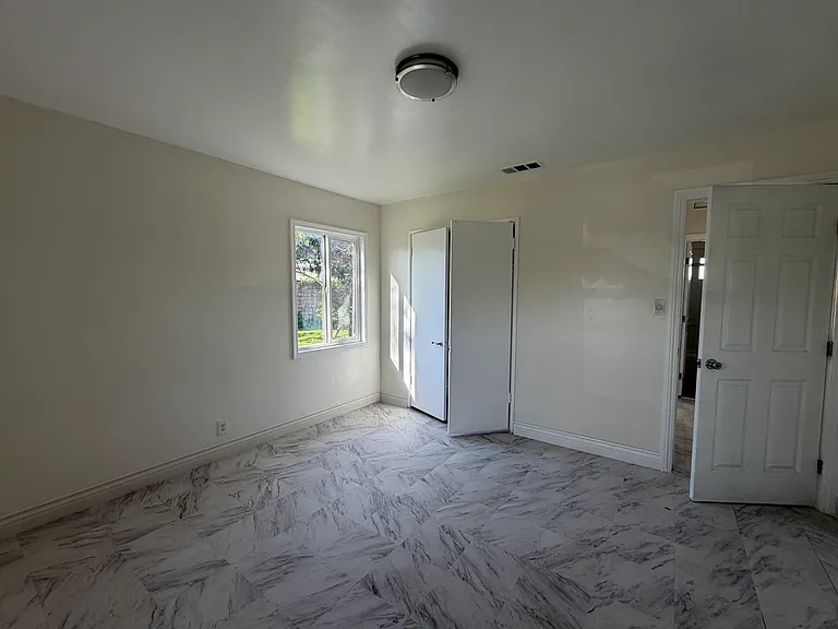 1612 Encino Ave — Photo 3