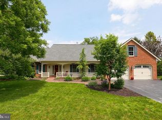 223 Farmstead Ln, Lititz, PA 17543