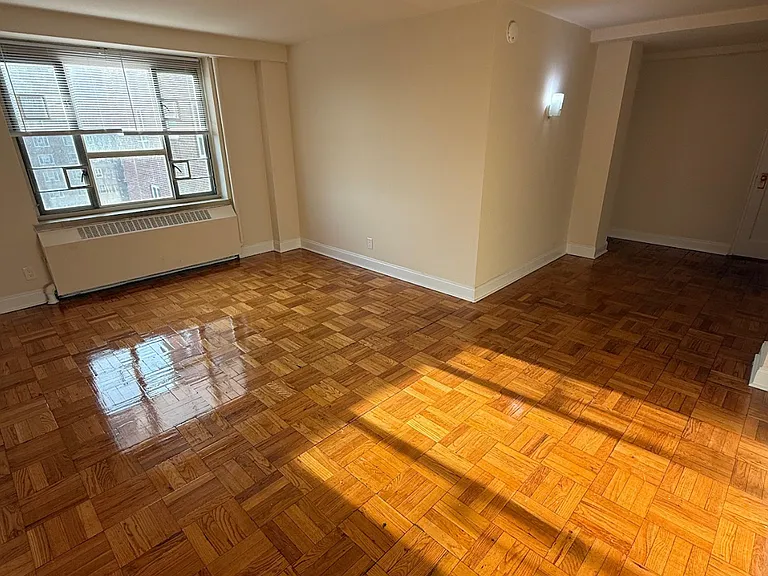 188-04 64th Ave #7G — Photo 2