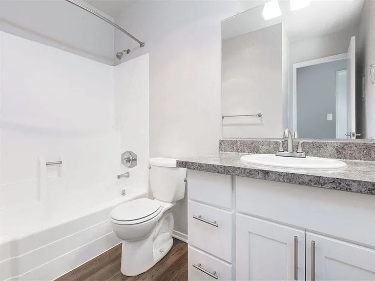 Skyline Heights Apartments — Photo 18