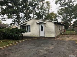 66 Eleanor Ave, Mastic, NY 11950