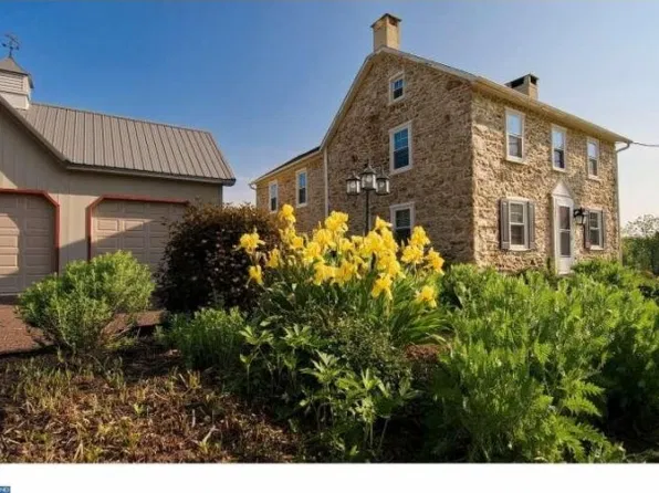 435 Huffs Church Rd, Mertztown, PA 19539