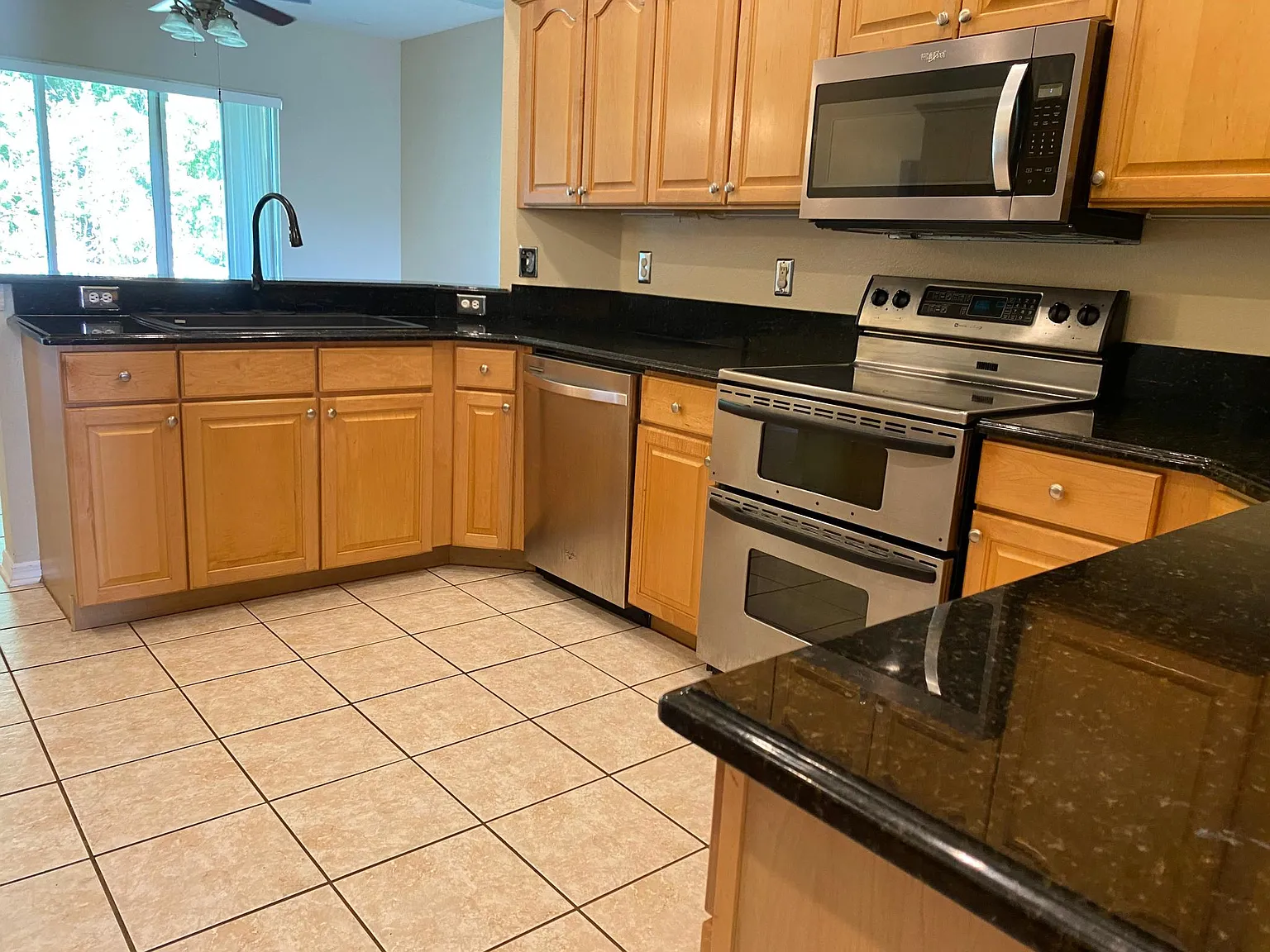 4 bed, 2258 sqft, $2,400 — Photo 2