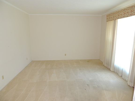 2nd image of 3938 Kensington Dr
