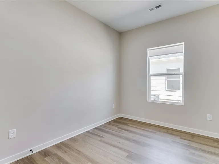 2315 W Macarthur Rd — Photo 20
