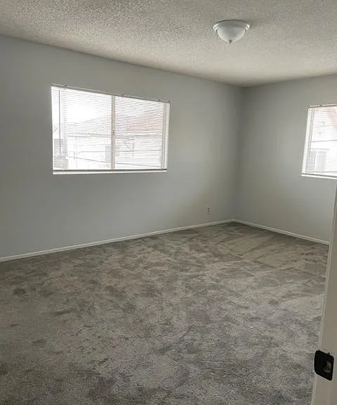 621 E Magnolia Blvd #12 — Photo 1