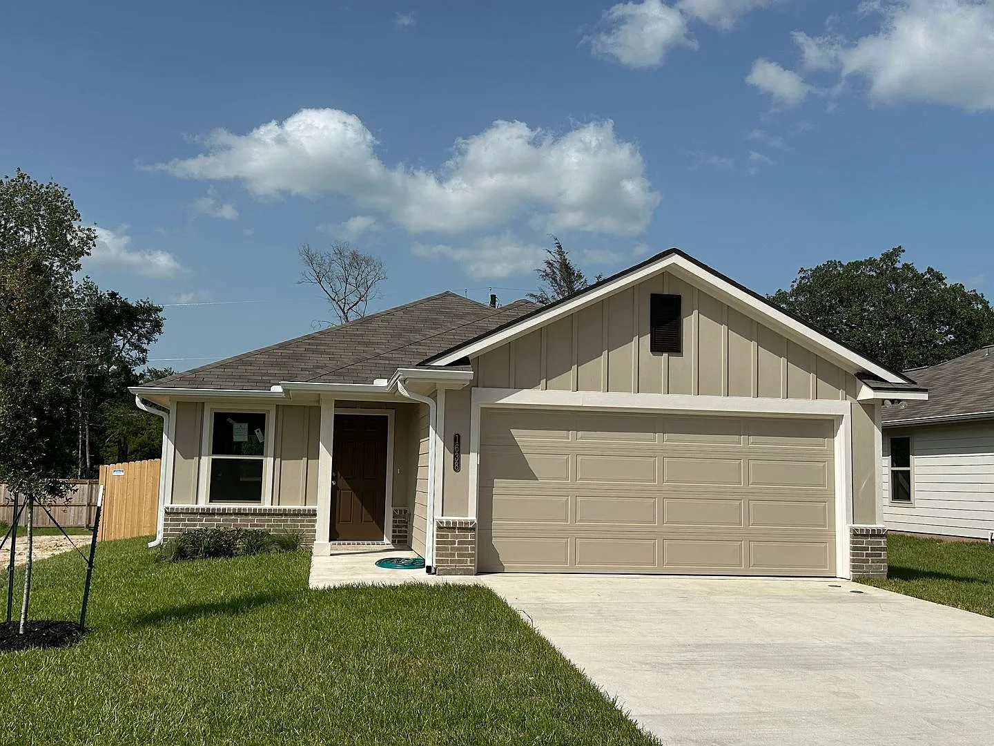 Bryan - Brand New House -3 Bedrooms / 2 Bath / 2 Car Garage With Fenced In Yard. — Photo 1