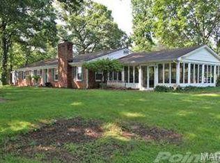 1 Brisbane Dr, Chesterfield, MO 63017