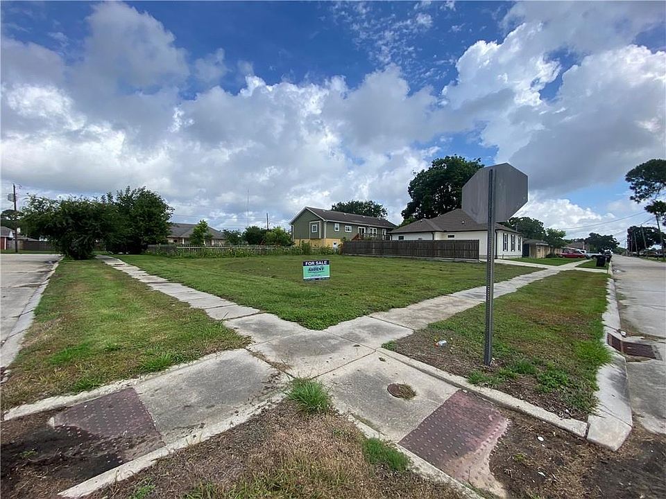 1st image of 2900 Volpe Dr