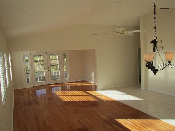2nd image of 934 Kings Blvd #8