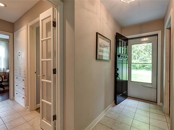 5th image of 120 Edgemere Ln