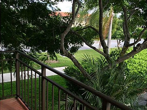 4th image of 369 Lakeview Dr APT 206