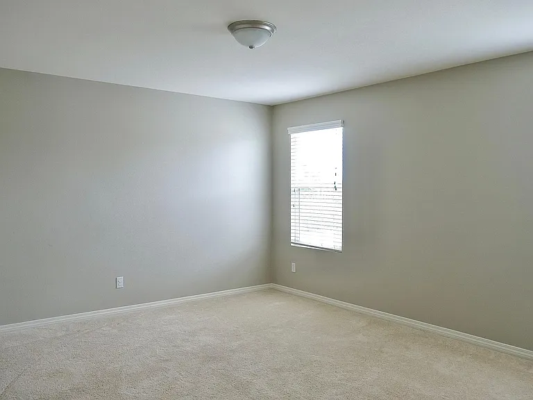 14810 Shelburne Ct — Photo 32