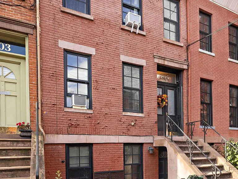 105 Erie St #1 — Photo 1