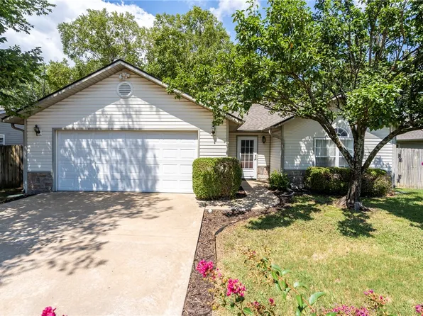 1571 Wildwood Ln, Siloam Springs, AR 72761