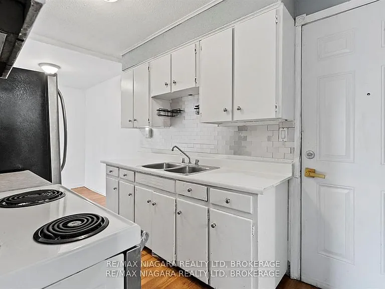 27 Main St #2 — Photo 3
