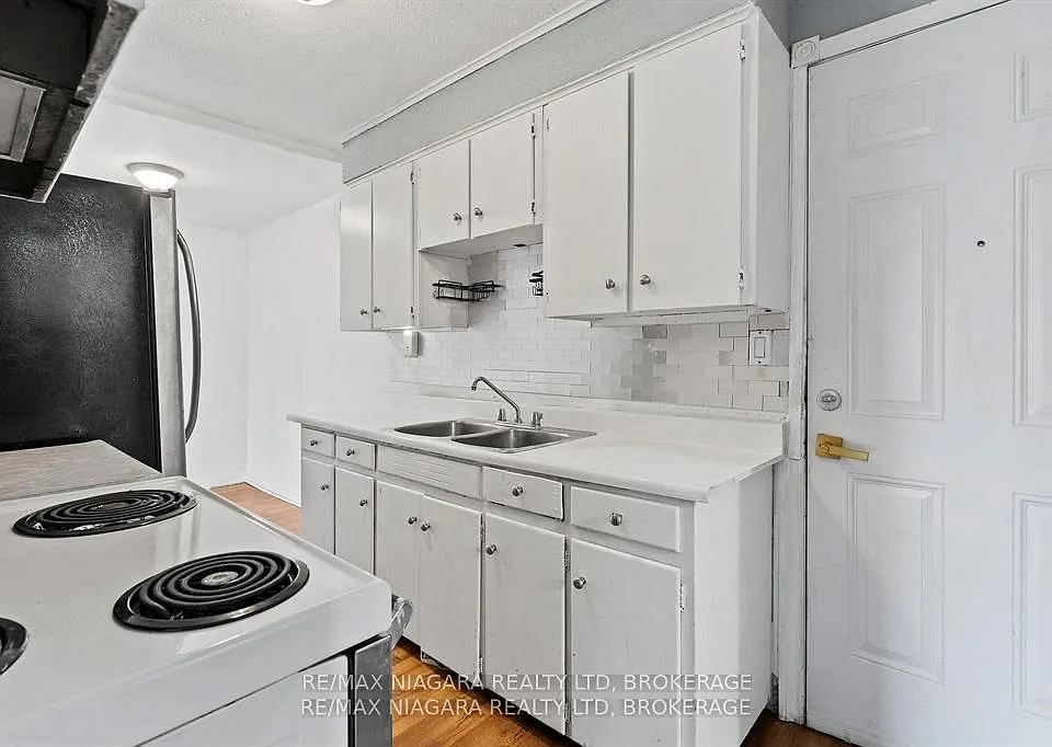 27 Main St #2