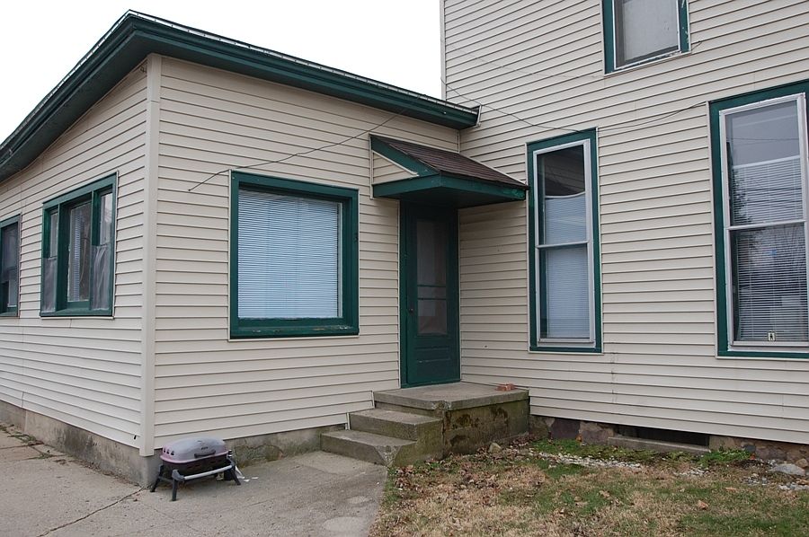 1st image of 112 E Van Buren St #3
