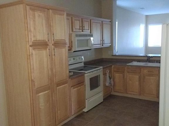4th image of 17044 W Halifax Ln