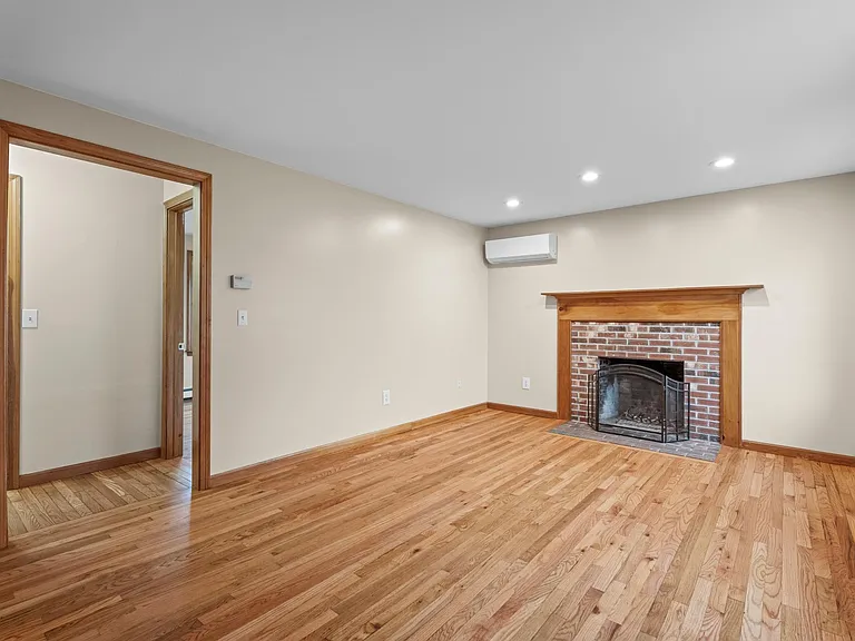 62 Brookside Ave E — Photo 8
