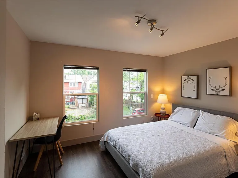 2416 Indianola Ave — Photo 12