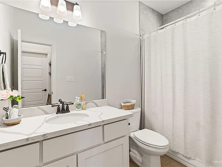 1321 Xavier Ave — Photo 12