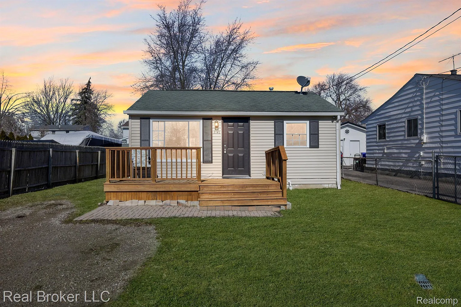 2141 E Williamson St photo 1