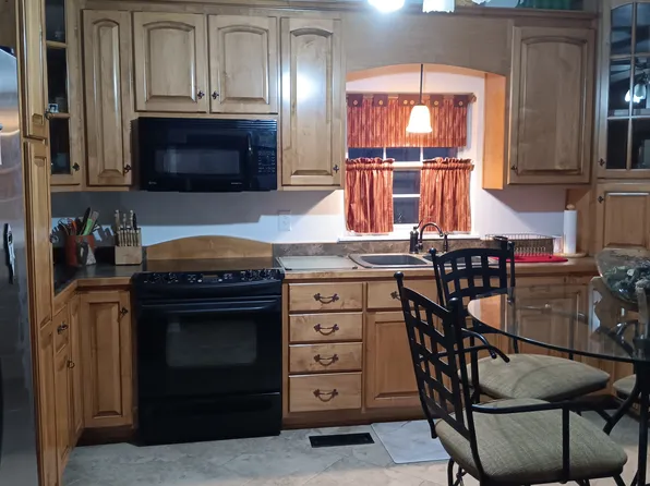 1072 Hayward Dr, Vinton, VA 24179