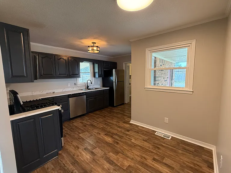 117 Colorado Ave — Photo 4