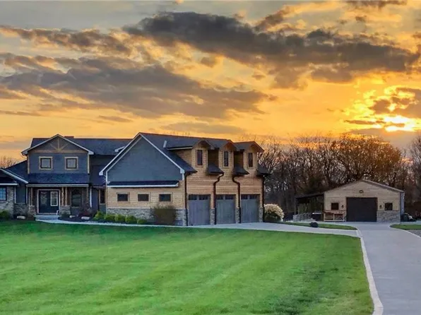 15906 Corbin Ct, Pleasant Hill, MO 64080